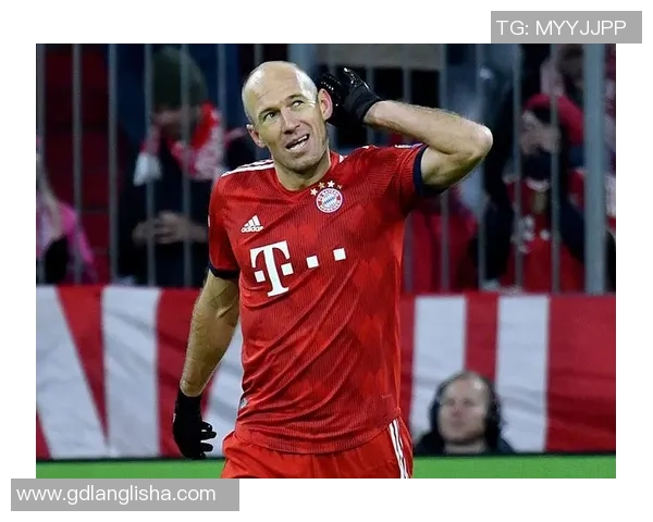 罗本足球生涯回顾失落瞬间揭示明星背后的不易与挑战