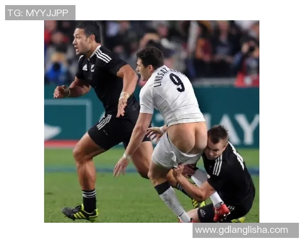 足球明星场上搞笑瞬间大集合让你捧腹大笑的精彩时刻