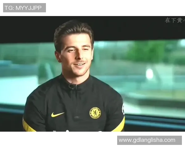 姓庆的足球明星在绿茵场上的辉煌历程与传奇故事揭秘